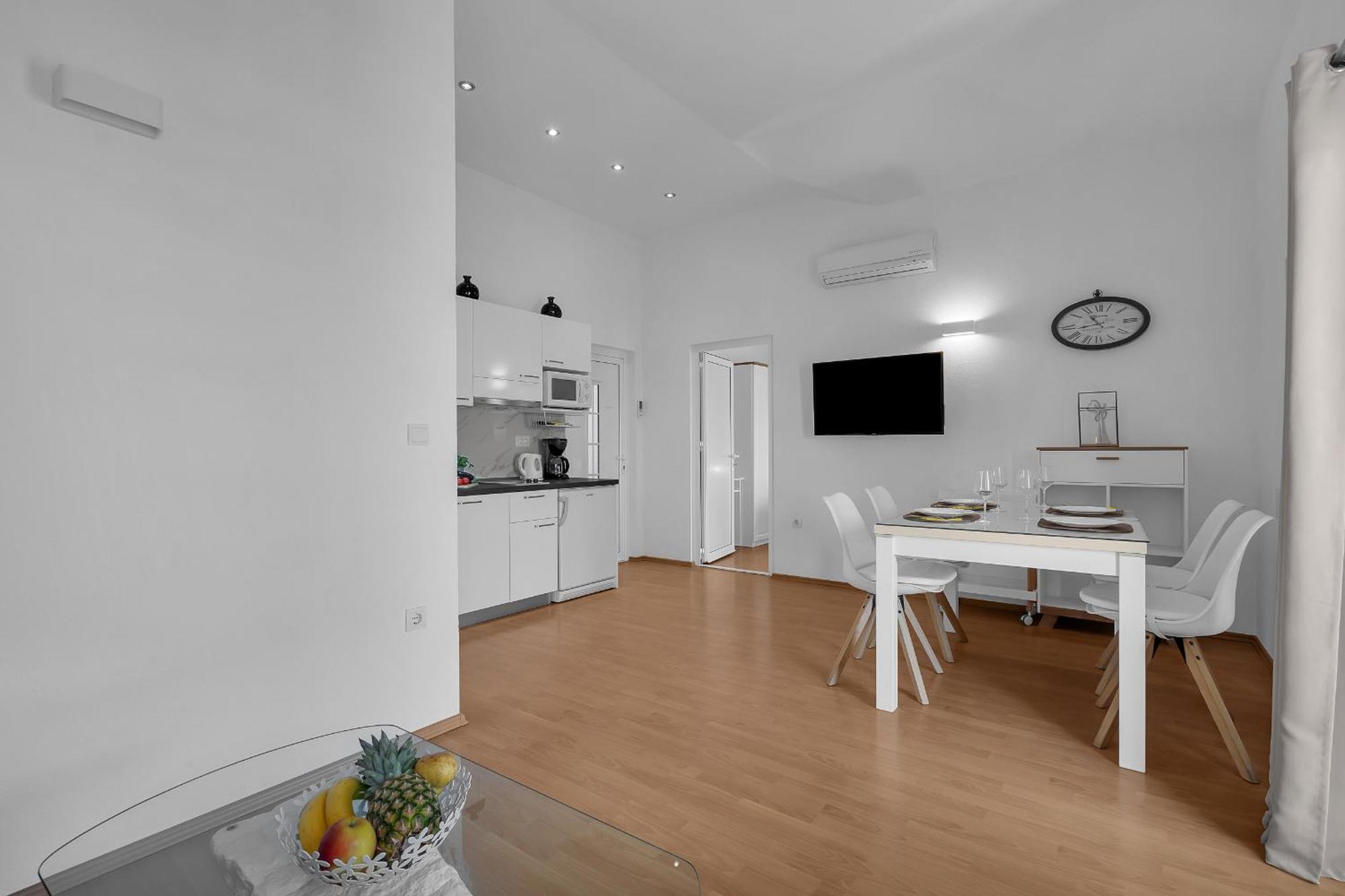 Apartments Villa Katarina Tučepi エクステリア 写真