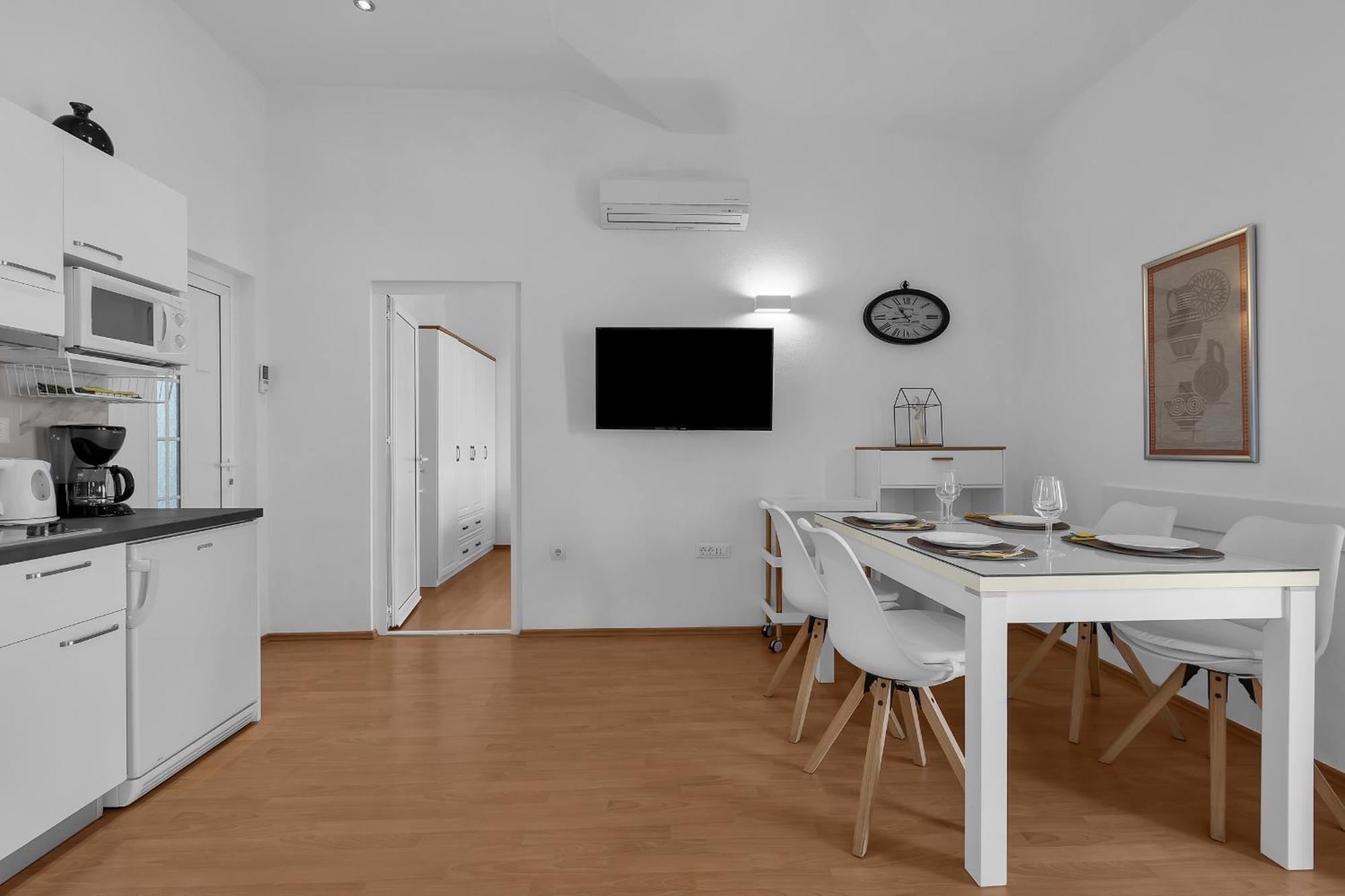 Apartments Villa Katarina Tučepi エクステリア 写真